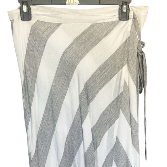 546. Lulus striped top and wrap skirt set small & med - Picture 3 of 8